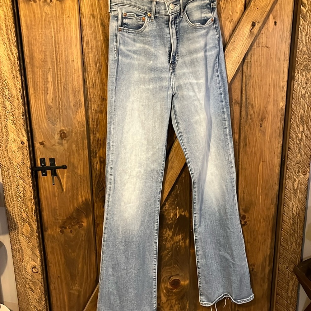 Gap women’s size 6, long, high-rise flare jeans